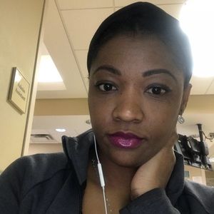 Meet your Posher, Monique